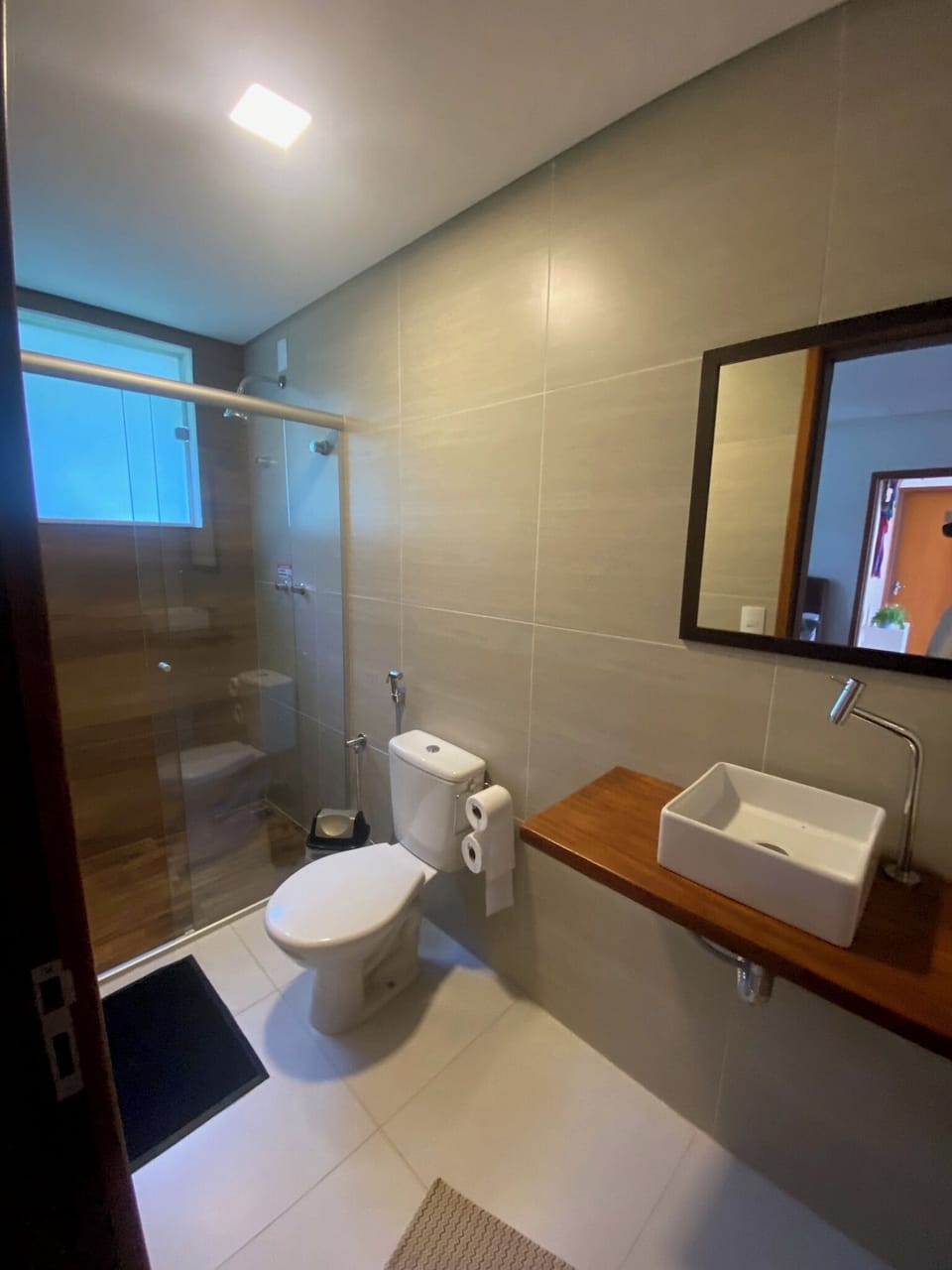 Executive Suite, 1 Double Bed, Ensuite, Executive Level | Bathroom | Shower, hydromassage showerhead, towels, soap