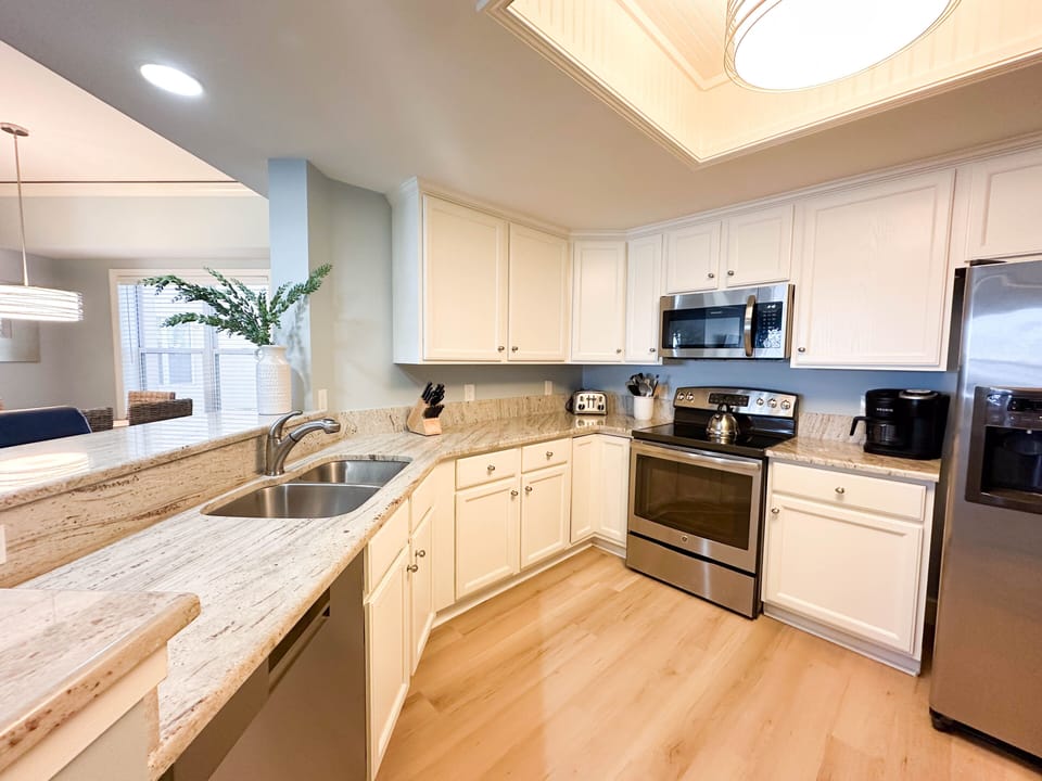 The open sightlines to the dining area keep everyone connected during meals and gatherings.