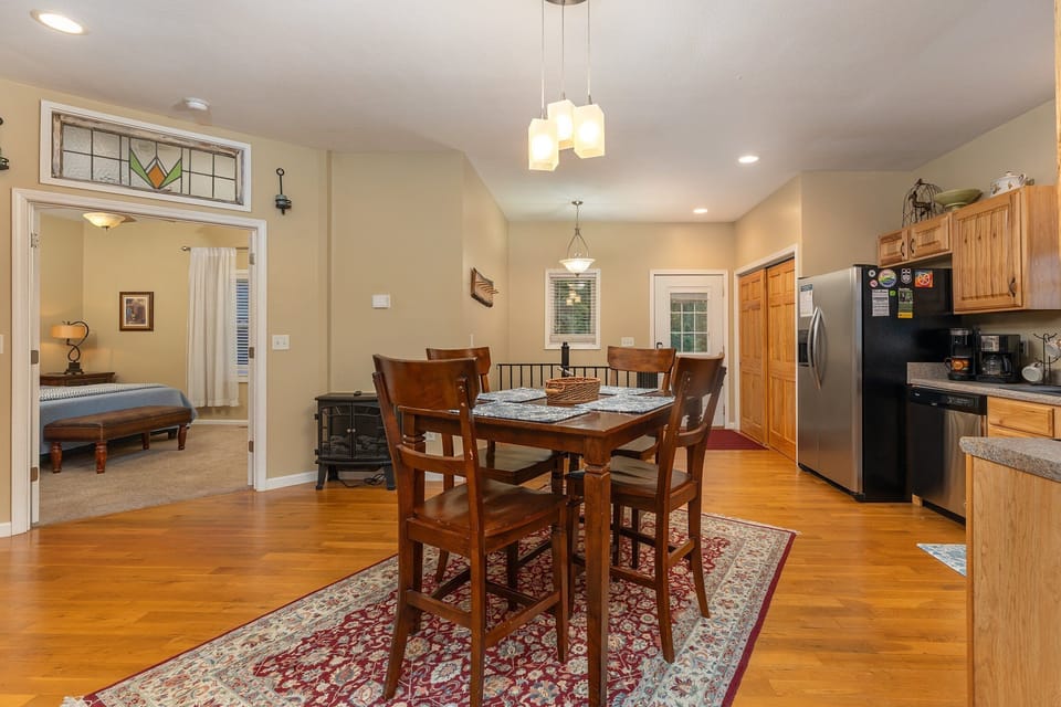 Dining area for 4