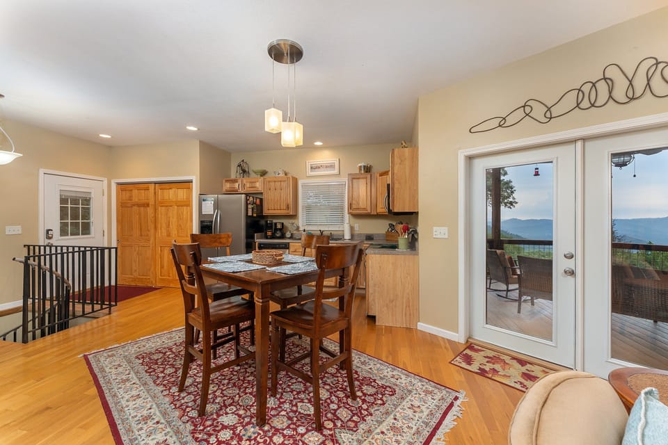 Dining area for 4