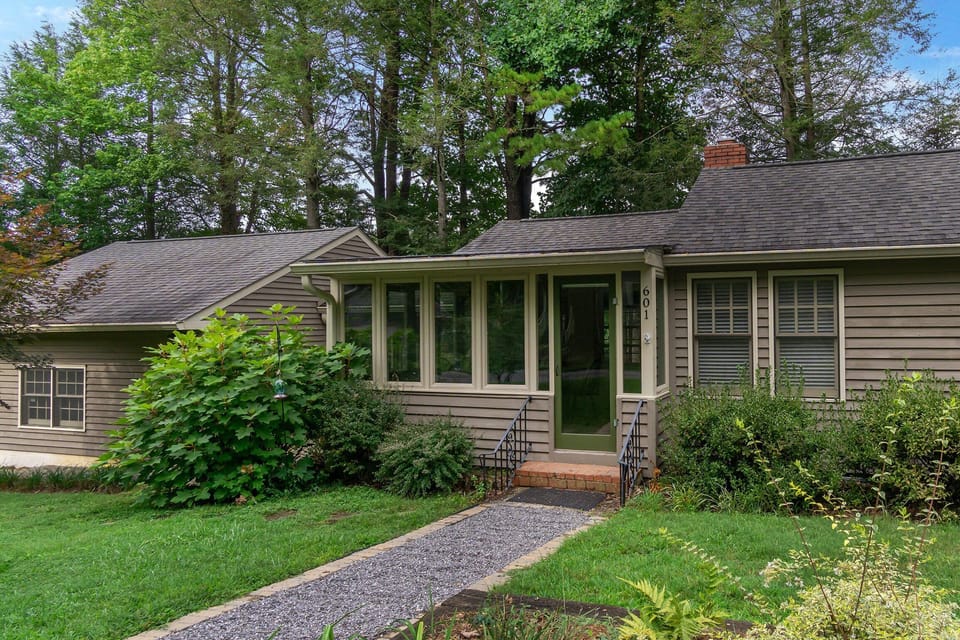 Little Piney is located along the Black Mountain Golf Course & offers convenient access to Lake Tomahawk & downtown Black Mountain!