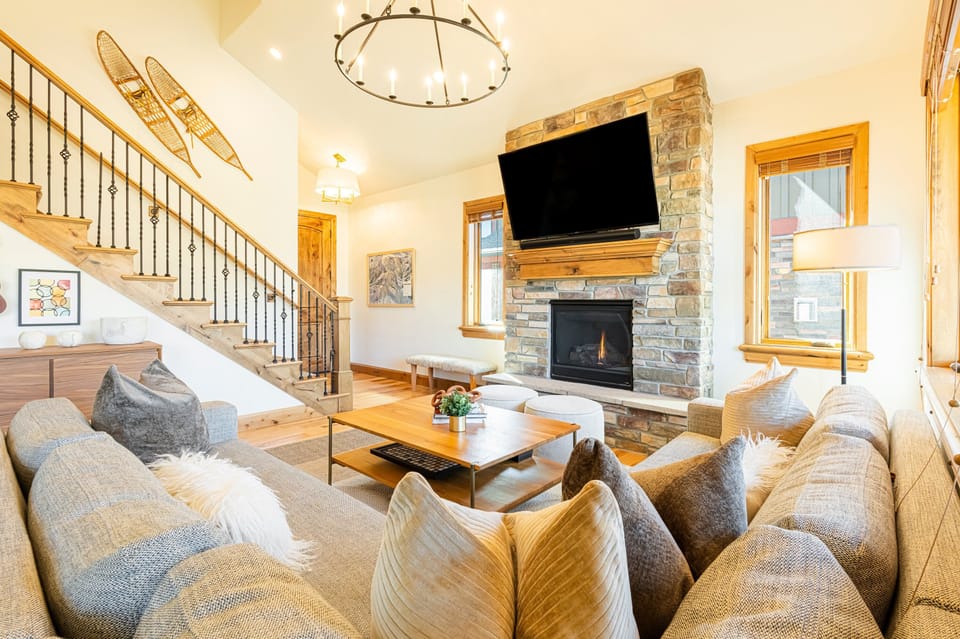 Mountain modern decor