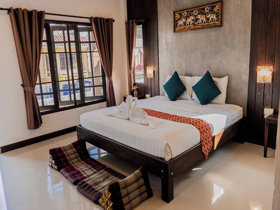 Double Room | Desk, WiFi (free), bed sheets