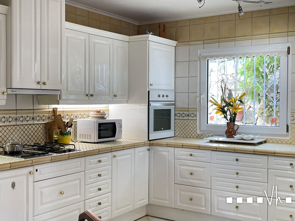 The fully equipped kitchen — for preparing any dish and surprising everyone at the table.