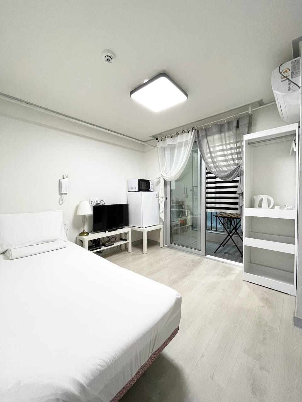 Basic Single Room, Non Smoking, Private Bathroom (Self Check-In, non-Korean nationals only) | Individually decorated, individually furnished, desk, laptop workspace