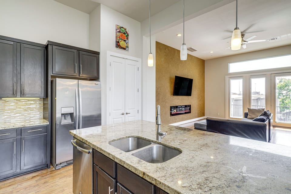 Kitchen | 2nd Floor | Keurig Coffee Maker | Toaster | Cooking Basics