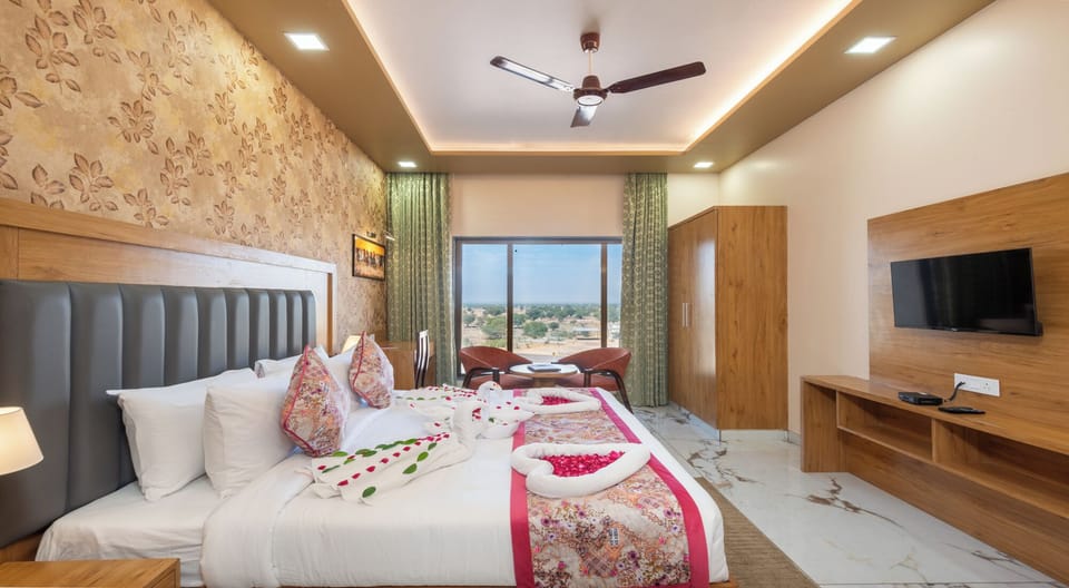 Presidential Studio Suite | Desk, laptop workspace, bed sheets
