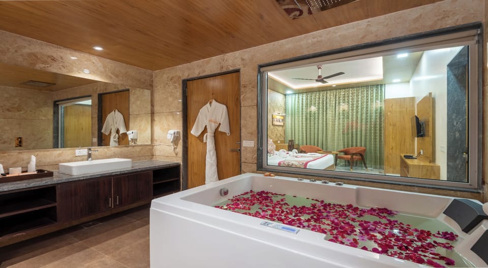 Presidential Studio Suite | Private pool
