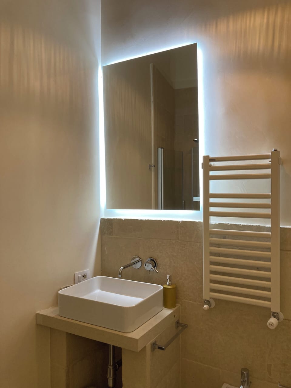 Superior Room | Bathroom | Shower, rainfall showerhead, bidet