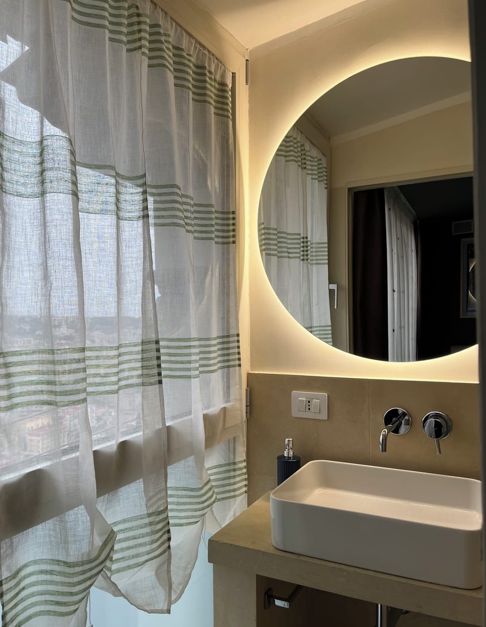 Panoramic Room, City View | Bathroom | Shower, rainfall showerhead, bidet