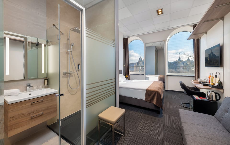 Superior Double Room | Hypo-allergenic bedding available, memory foam beds, in-room safe, desk