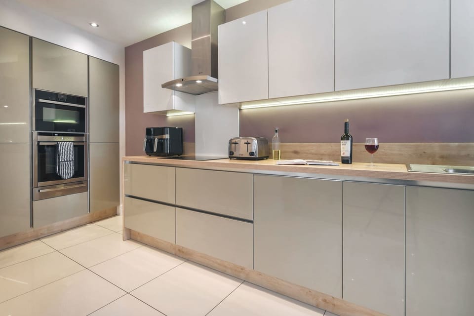 House | 8 bedrooms, Internet