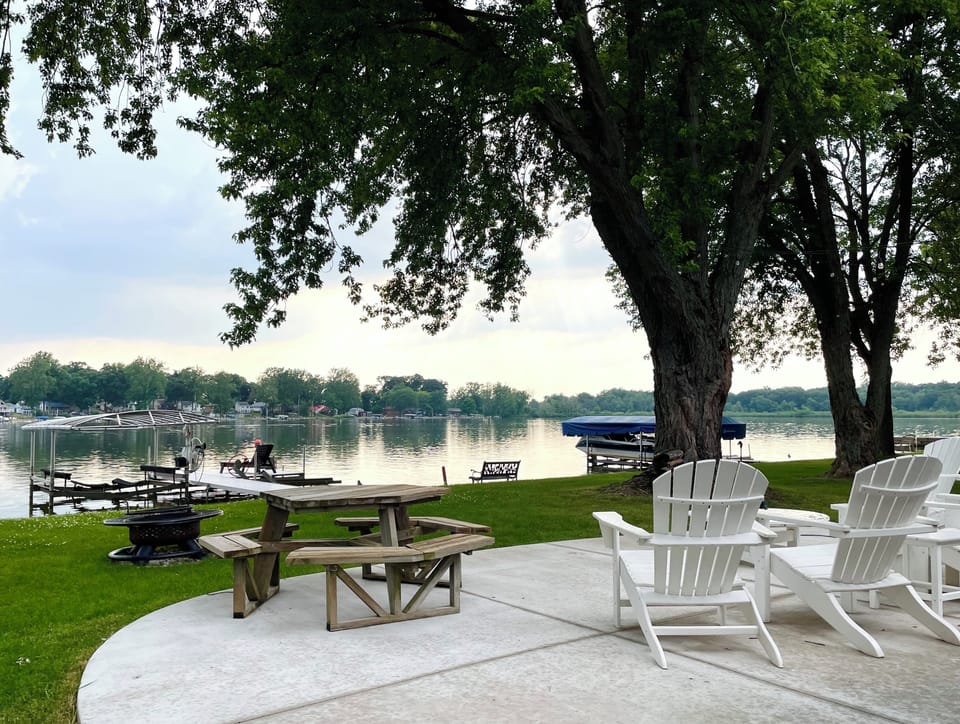 The Waldron Lake Retreat: Stress Less by the Lake! Imagine yourself enjoying this scene during your stay at our house! Complete peace, taking in nature at it's best. 