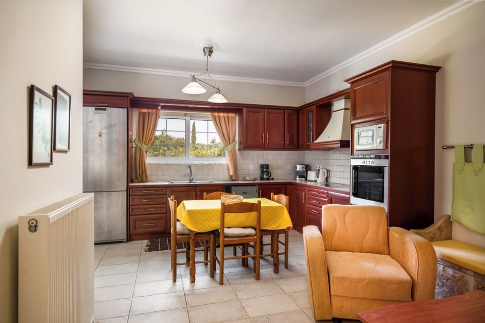 Comfort Villa, Private Pool, Garden View | Private kitchen | Fridge, microwave, oven, stovetop