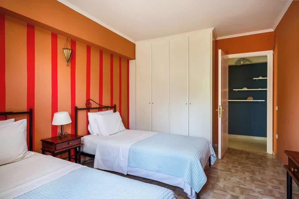 Comfort Villa, Private Pool, Garden View | 4 bedrooms, in-room safe, soundproofing, iron/ironing board