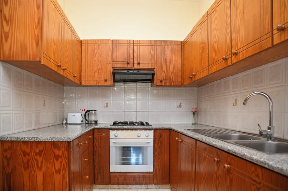 Apartment, 2 Bedrooms, Smoking, Balcony | Interior