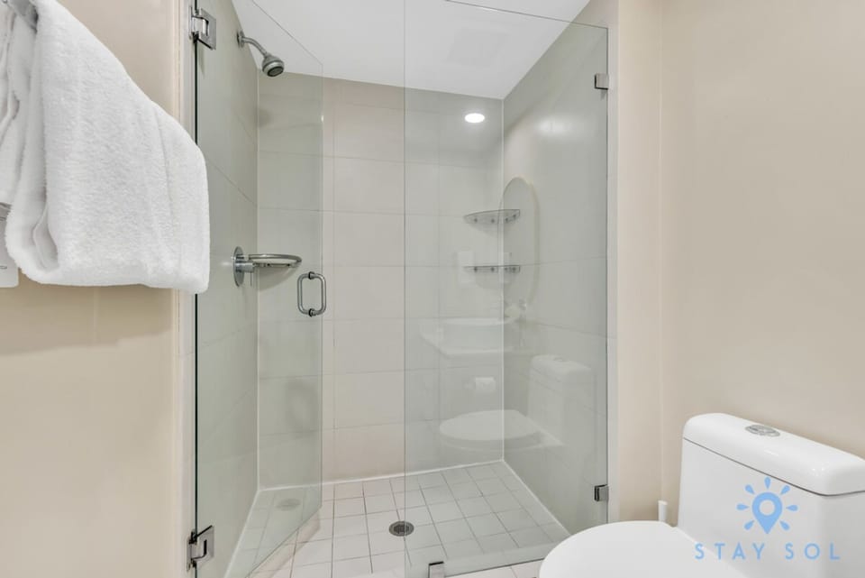 Spectacular Apartment w Balcony Pool Near Beach Apartment in Hallandale Beach