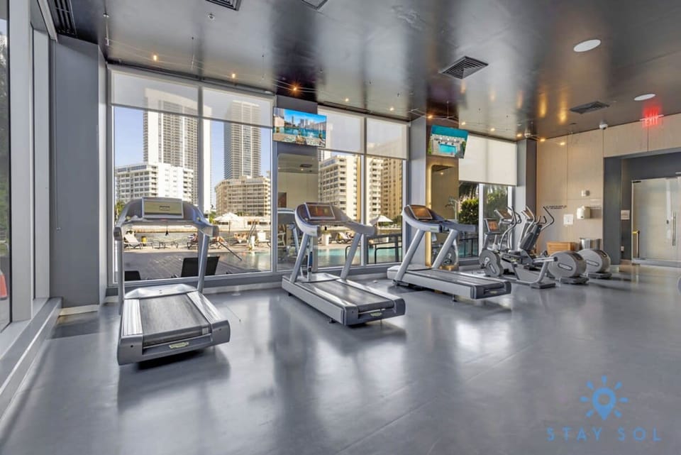 Modern Resort Apartment w Balcony Pool Gym Apartment in Hallandale Beach