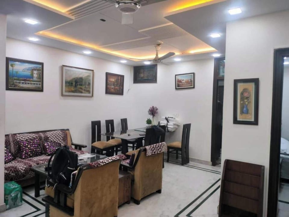 Room, 1 Bedroom, Smoking | Living area
