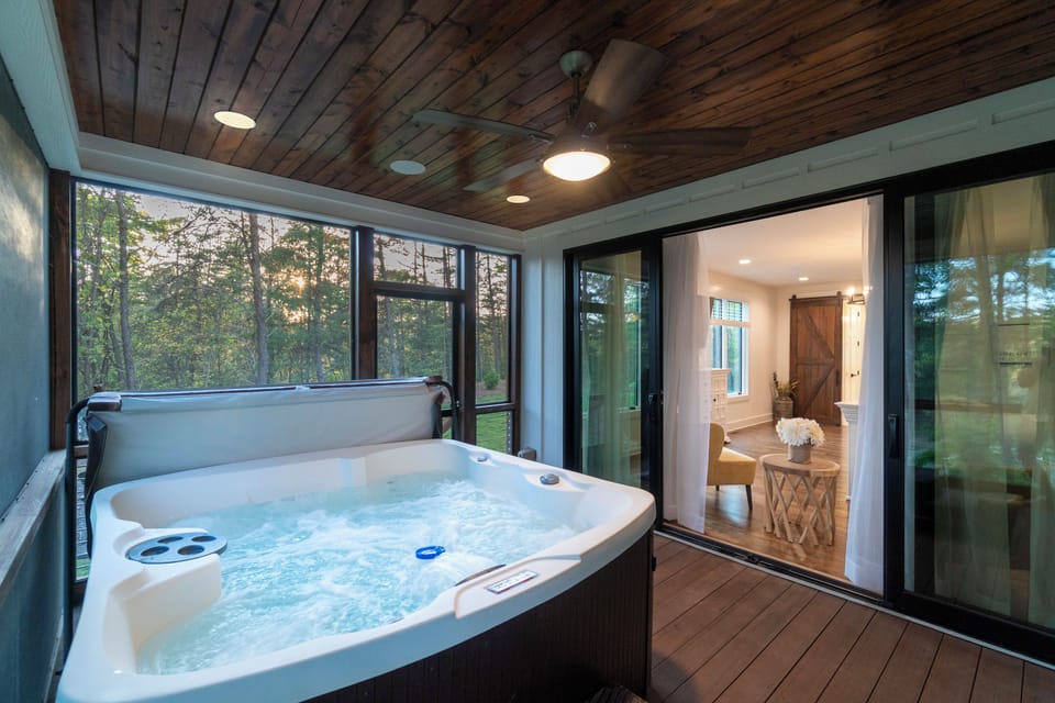 Hot tub in screened porch