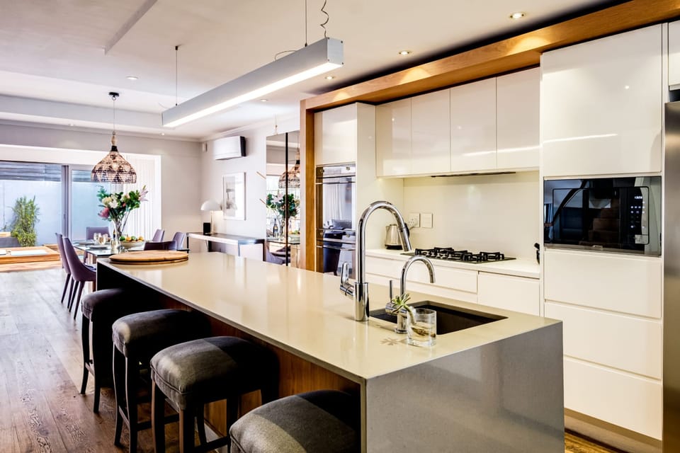 House | 5 bedrooms, desk, Internet
