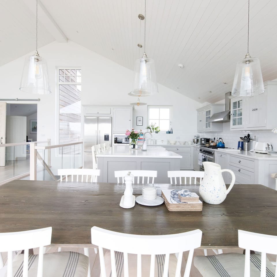 House | 4 bedrooms, desk, iron/ironing board, Internet