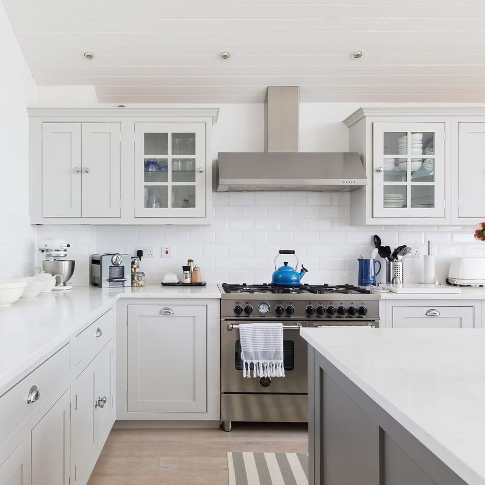 House | 4 bedrooms, desk, iron/ironing board, Internet