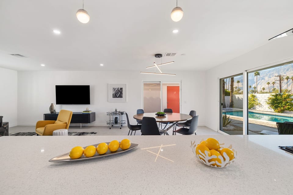 House | 4 bedrooms, desk, iron/ironing board, Internet