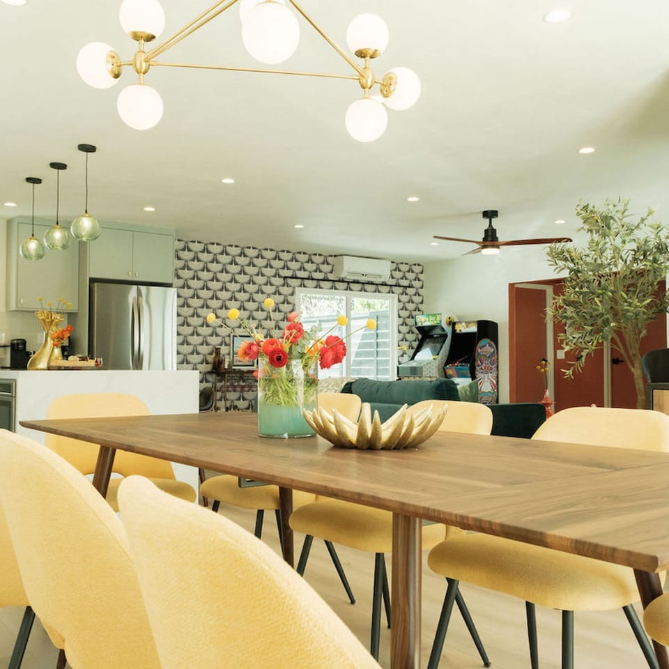 House | 6 bedrooms, iron/ironing board, Internet