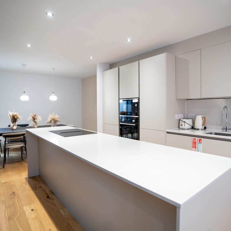 House | 4 bedrooms, iron/ironing board, Internet