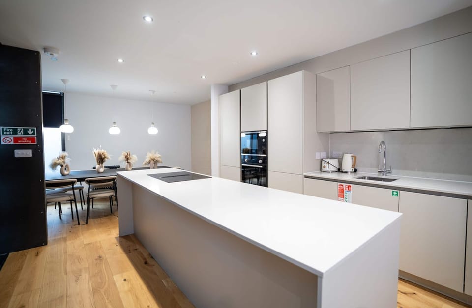 House | 4 bedrooms, iron/ironing board, Internet