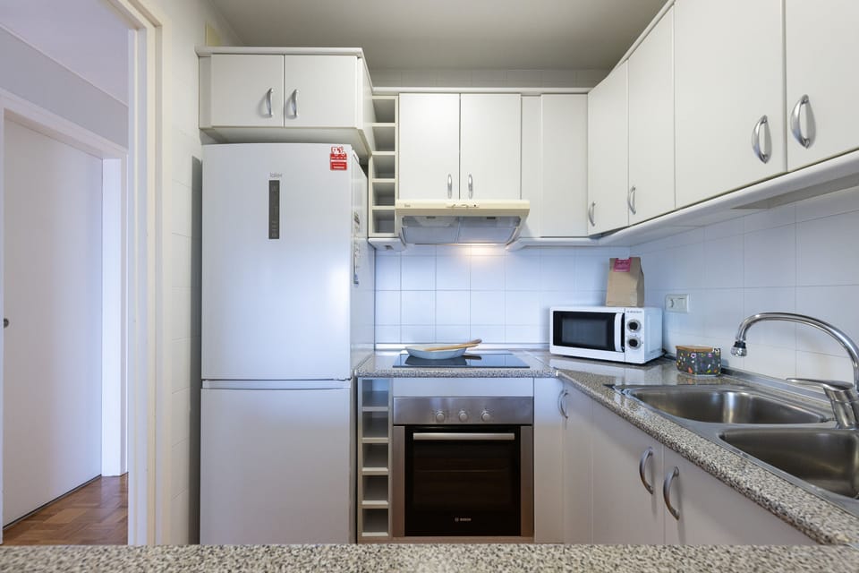 House | 2 bedrooms, desk