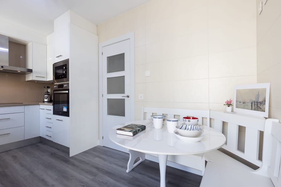 House | 3 bedrooms, desk, Internet