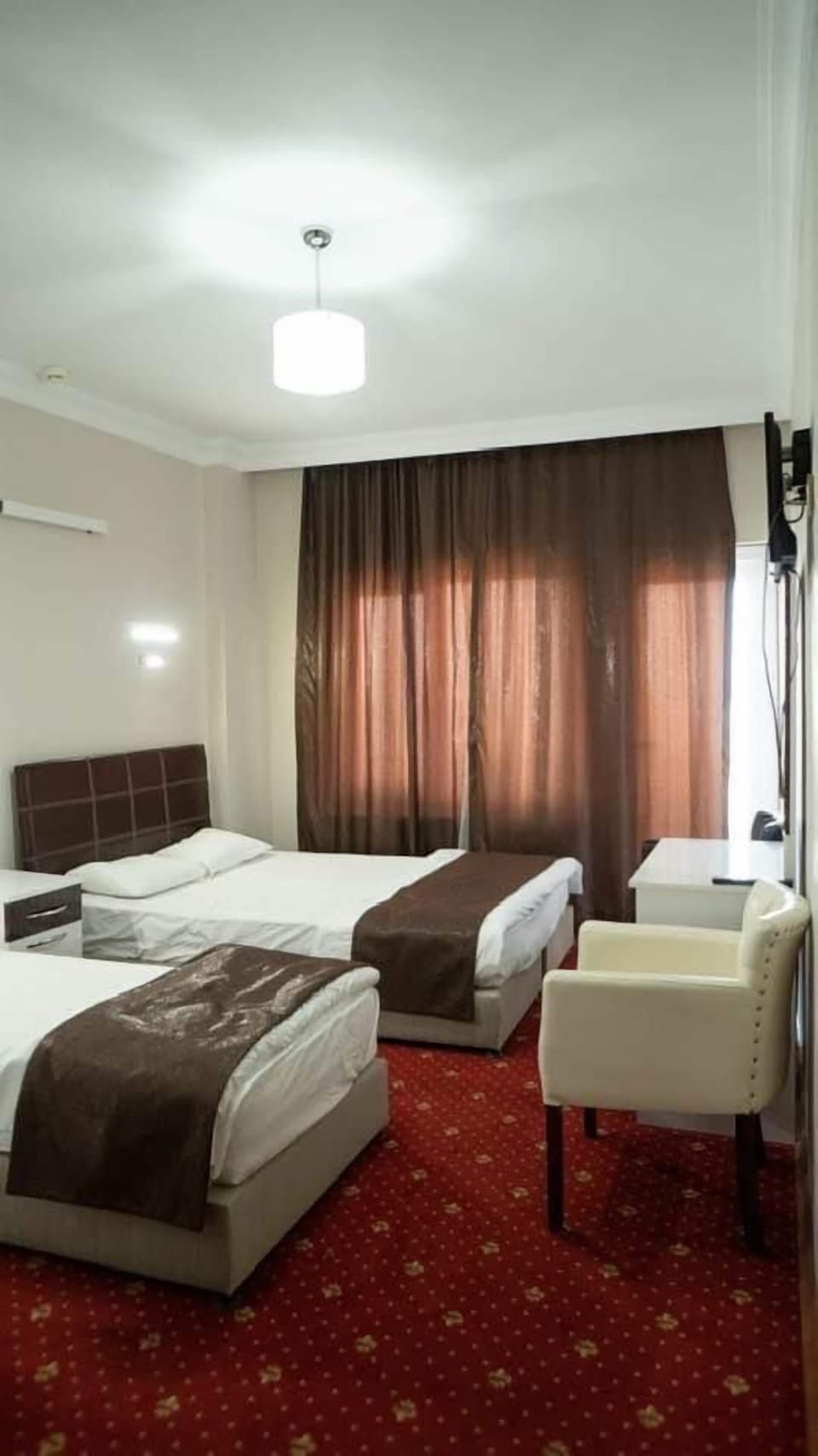 Desk, free WiFi, bed sheets