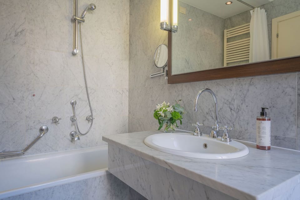 Bathtub, free toiletries, hair dryer, slippers