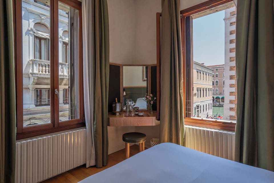 Superior Room, Balcony, Canal View | Free minibar, desk, free WiFi, bed sheets