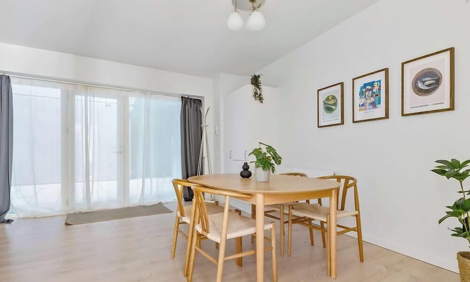 Dining area and entrance