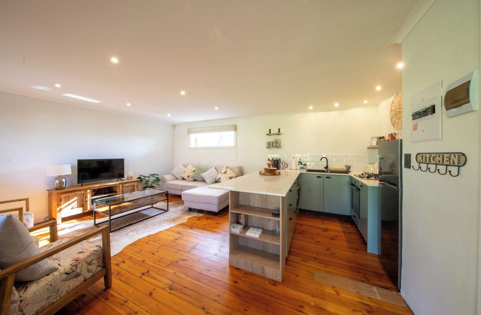 Open plan kitchen and lounge 