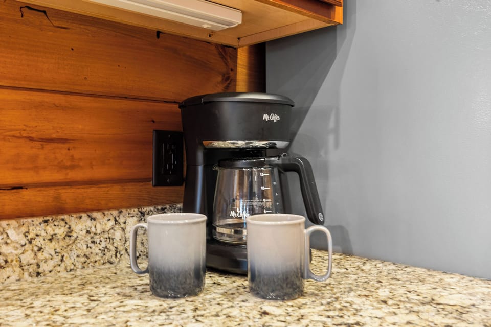 6 - cup coffee pot