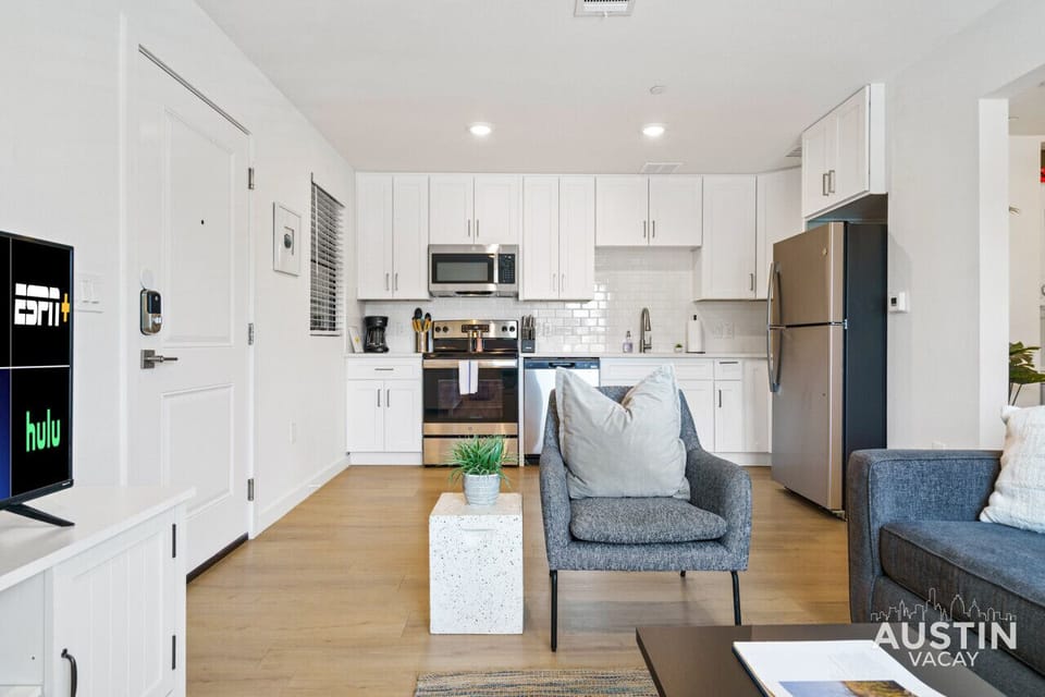 Living room that is open to the fully equipped kitchen