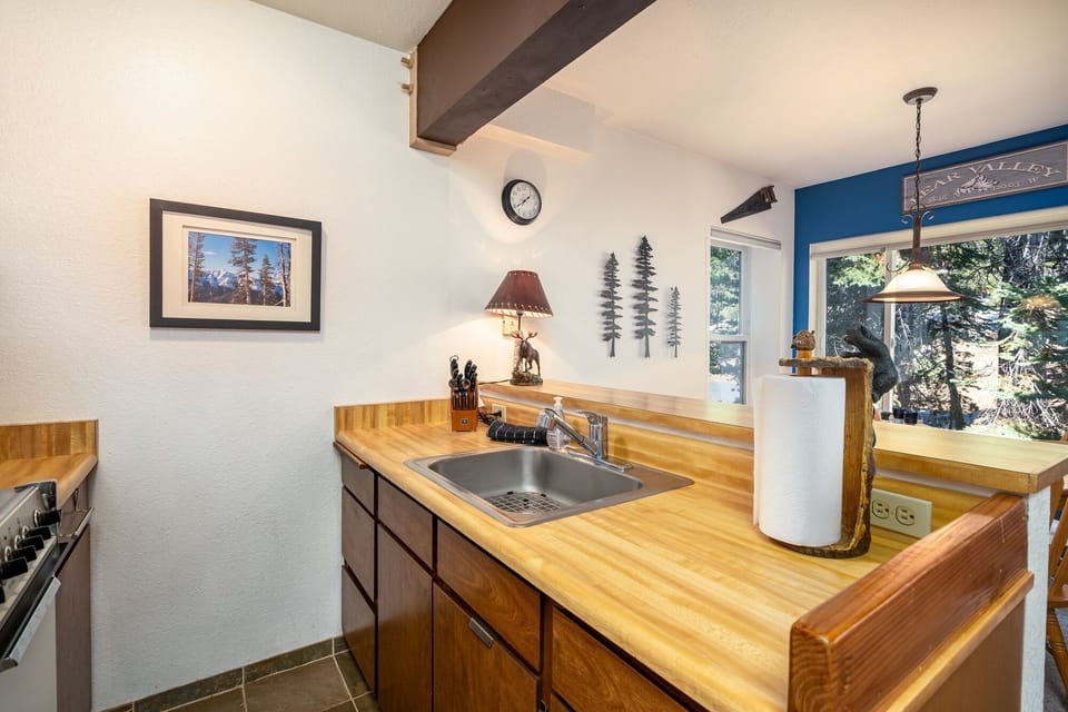 Condo, 2 Bedrooms | Private kitchen | Fridge, oven, coffee/tea maker, toaster