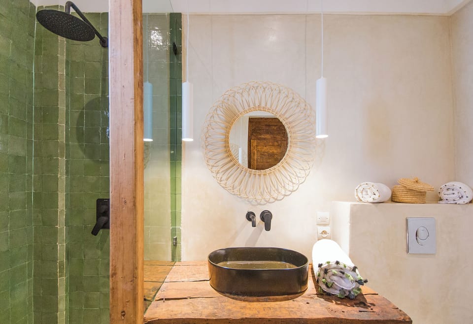 Triple Room | Bathroom | Hair dryer, towels, soap, shampoo