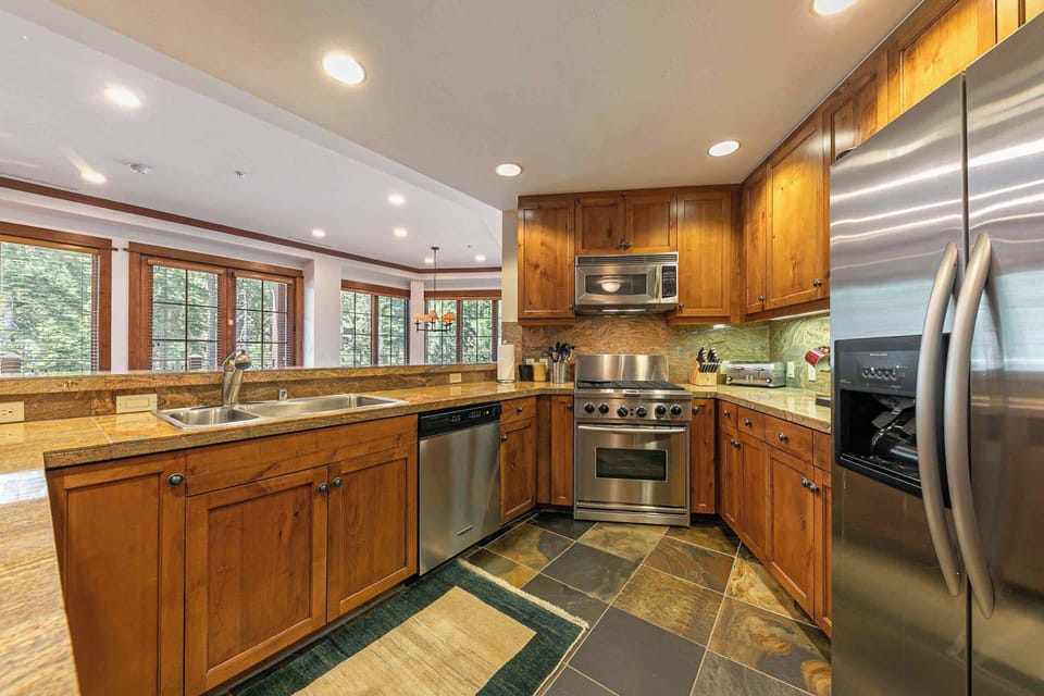 4001 Northstar Dr Unit 408-print-005-024-Interior-3252x2168-300dpi