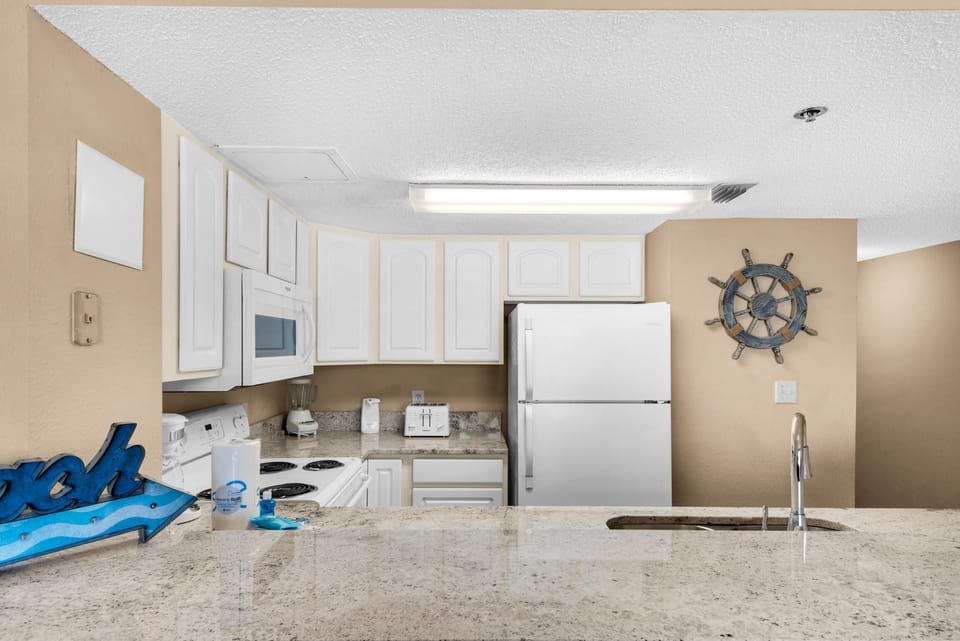Condo, 1 King Bed with Sofa bed (SunDestin 102) | Private kitchen | Oven, toaster