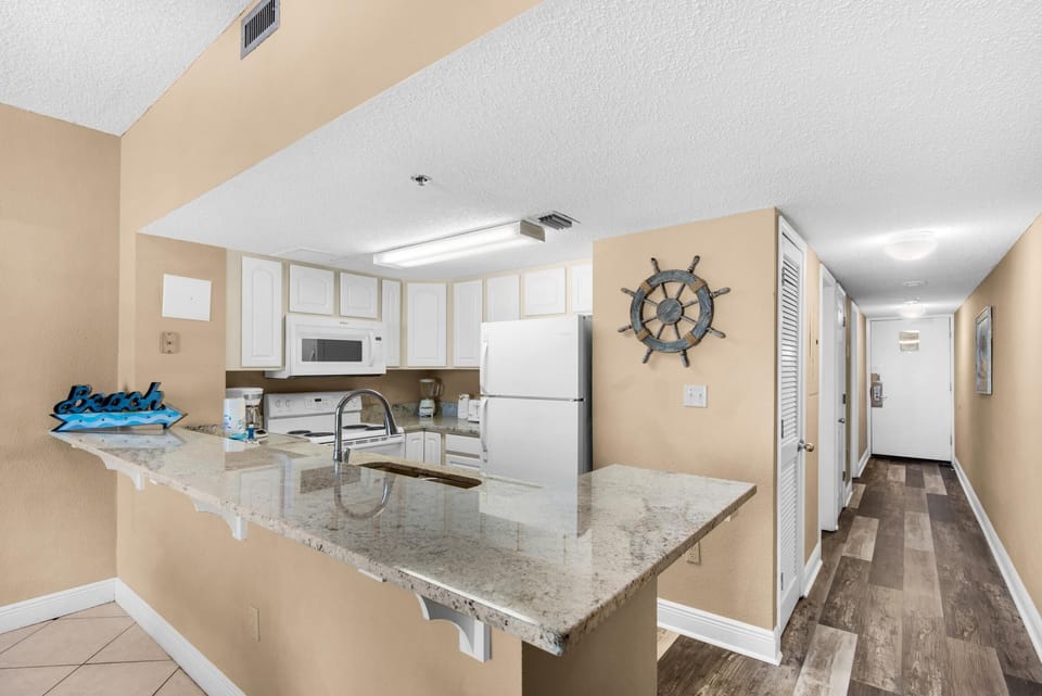 Condo, 1 King Bed with Sofa bed (SunDestin 102) | Private kitchen | Oven, toaster