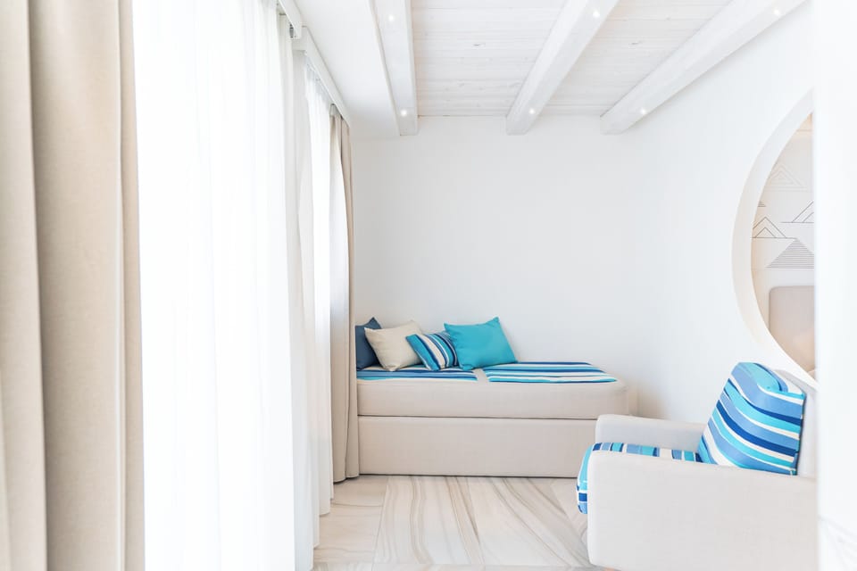 Superior Double or Twin Room | In-room safe, desk, blackout drapes, soundproofing