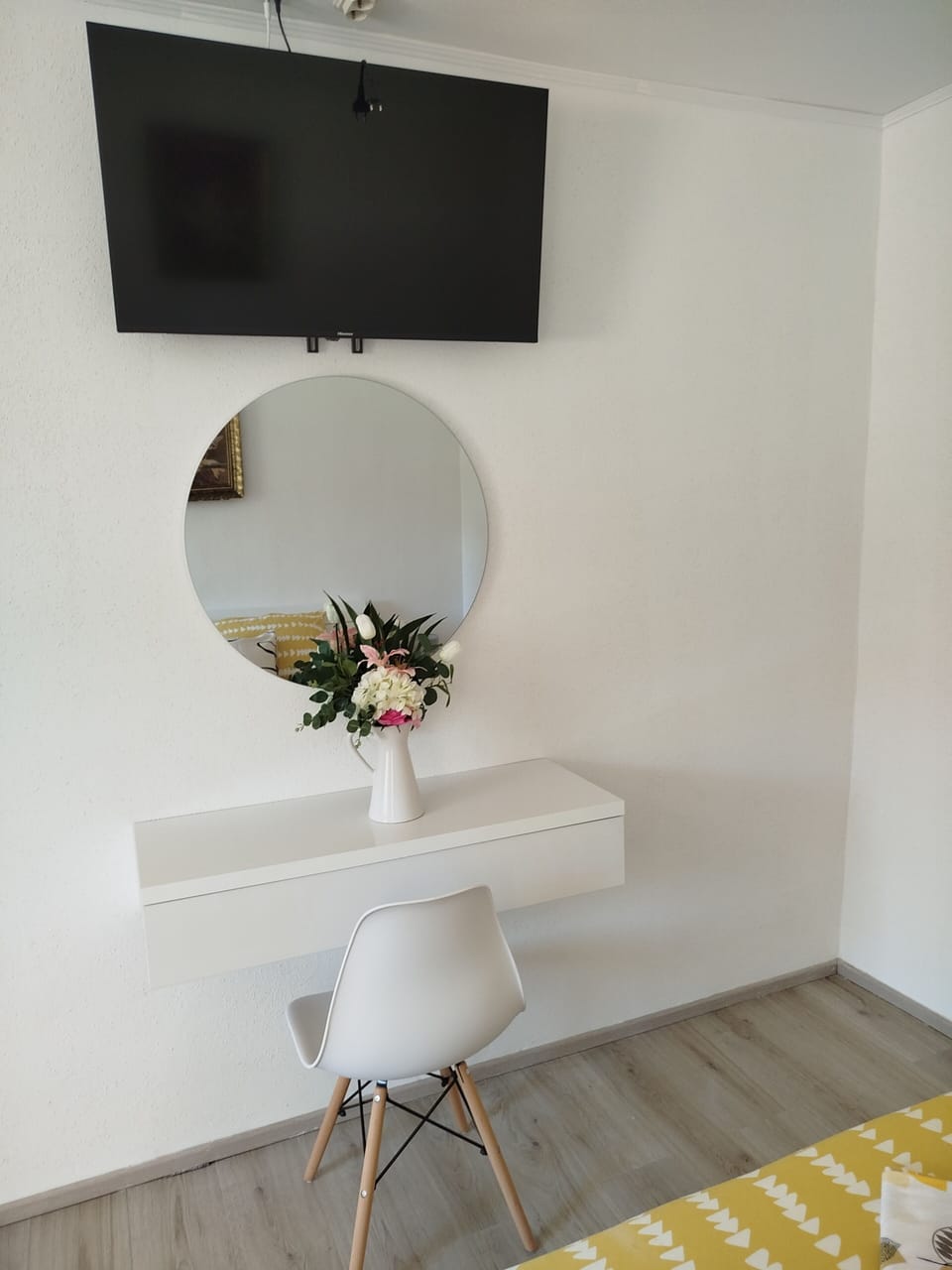 2 bedrooms, in-room safe, iron/ironing board, free WiFi