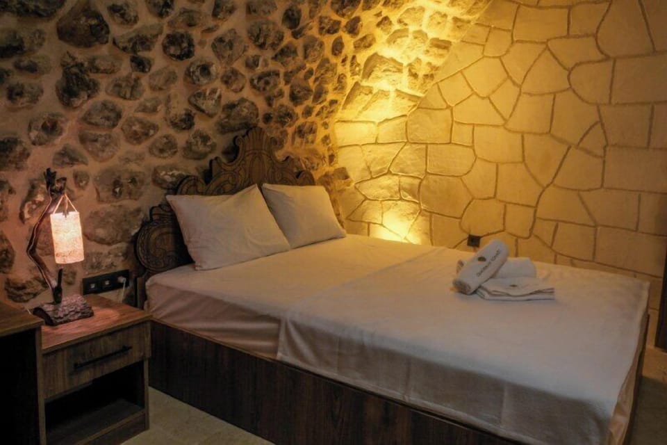 Traditional Double Room | Iron/ironing board, free WiFi, bed sheets