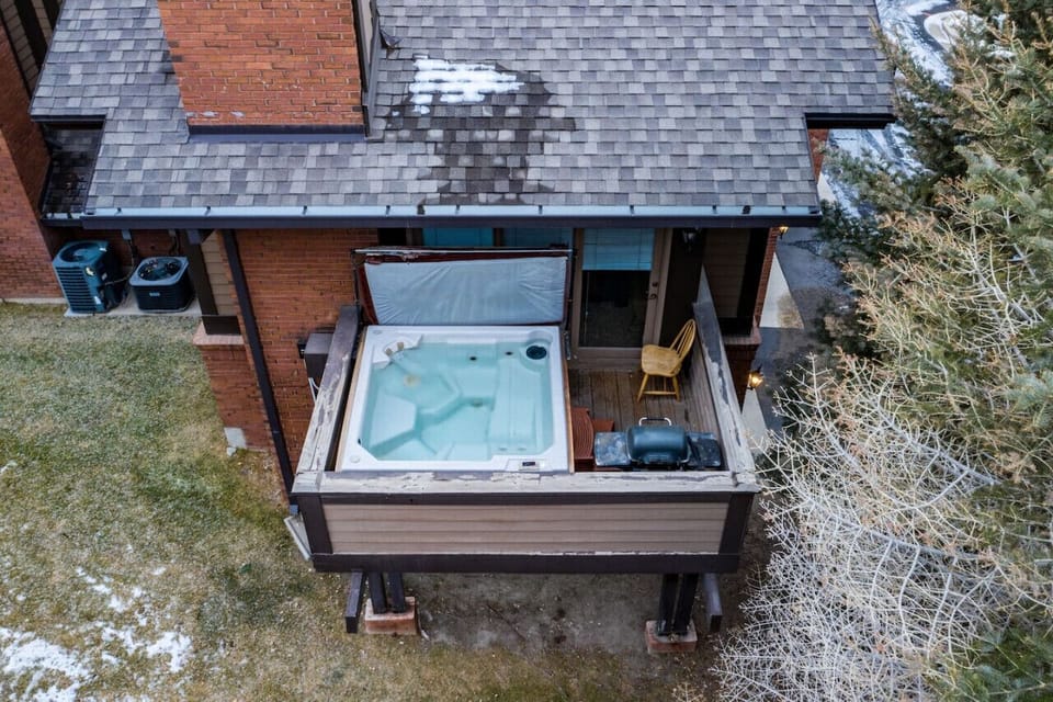 Outdoor hot tub