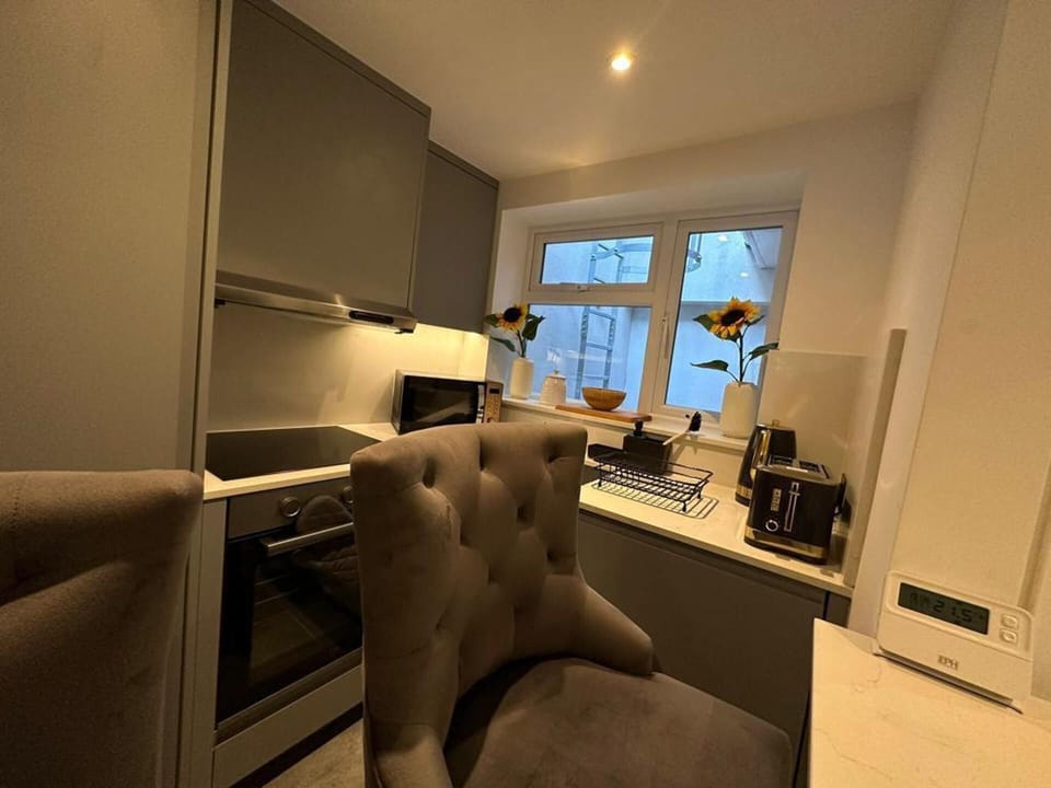 House | Private kitchen | Fridge, microwave, oven, stovetop